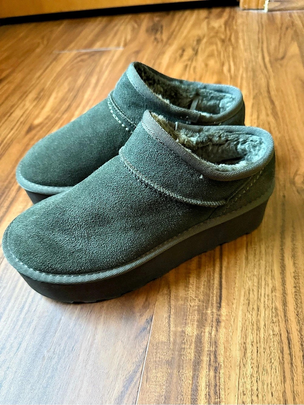 Cushionaire Go Walk Arch Fit Women's Green Winter Boots US 7M